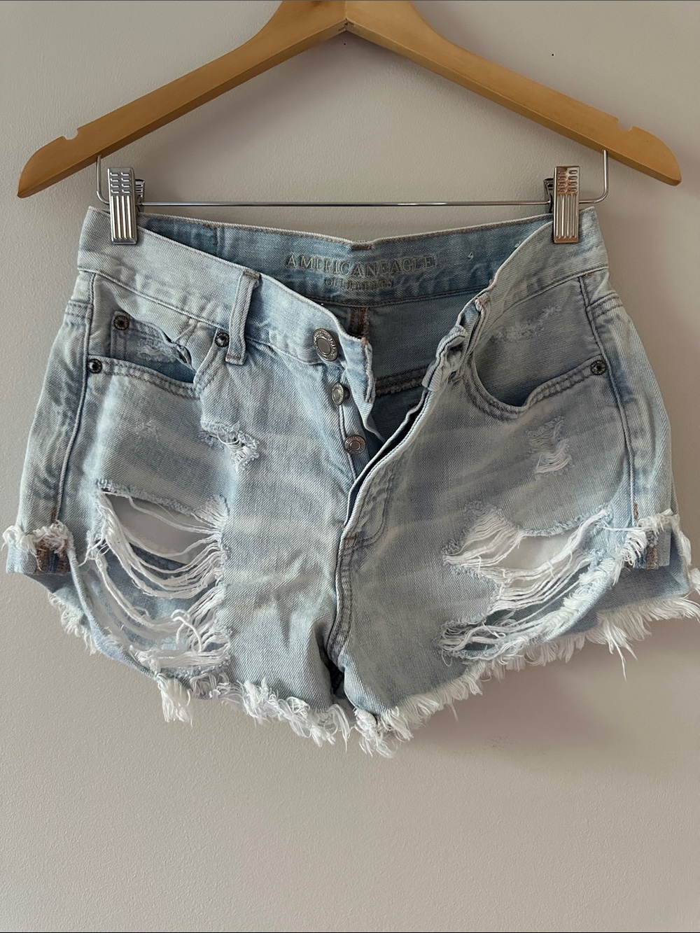 American Eagle Outfitters Light Blue Distressed Denim Cutoff Shorts Size 4